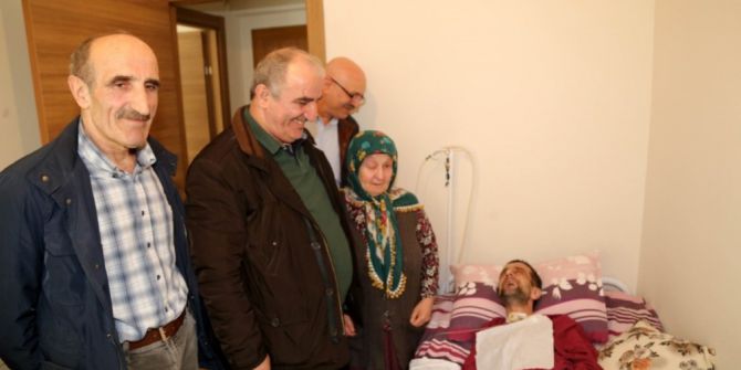 Yangında İki Oğlu Ölen Bir Oğlu Sakat Kalan Anneyi Unutmadılar