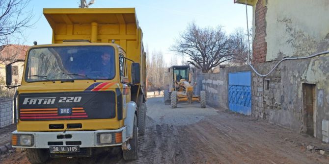 Bünyan Belediyesi Yol Bakım Onarım Çalışmalarına Devam Ediyor