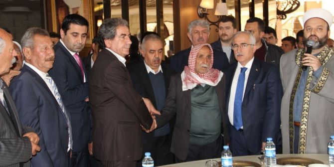 Aileler Arasındaki 1 Yıllık Husumet Barış Yemeğiyle Son Buldu