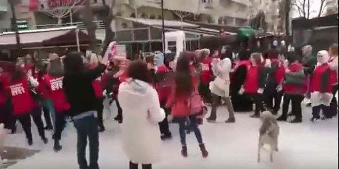 ’Evet’ Kampanyası Gerçekleştiren Ak Partili Gençlere Saldırı