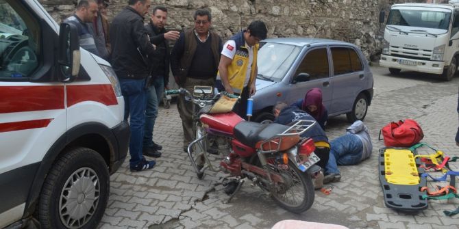 Motosiklet İle Otomobil Çarpıştı, Faciadan Dönüldü