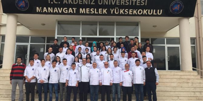 Manavgat’taki Gençlere Çikolata Anlatıldı