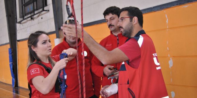 Umke Ekiplerine Dağcılık Eğitimi