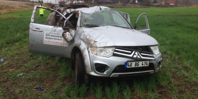 Su Birikintisi Kazaya Neden Oldu: 4 Yaralı
