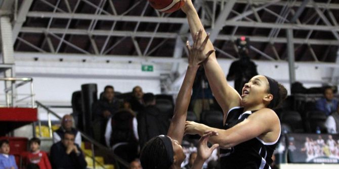 Beşiktaş 3 Oyuncu İle Maçı Kazandı