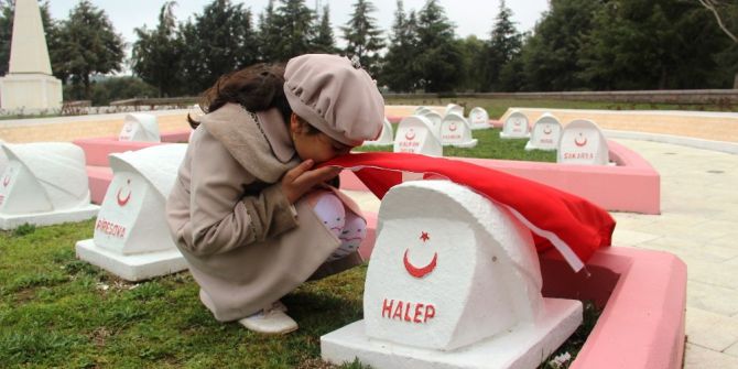 Suriyeli Yetimlerden, 102 Yıl Sonra Şehit Dedelerine Ziyaret