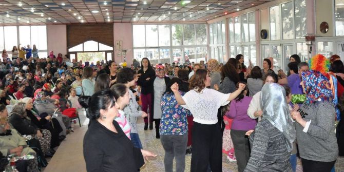 Depremzede Kadınlara Moral Konseri