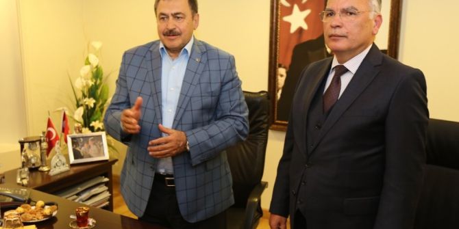 Bakan Eroğlu, Selçuk Belediyesini Ziyaret Etti