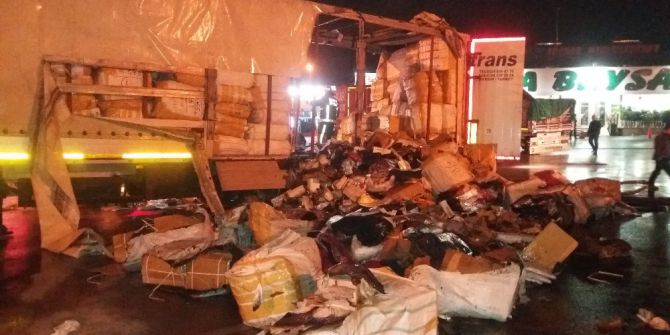 Tekstil Malzemesi Yüklü Tır Yandı