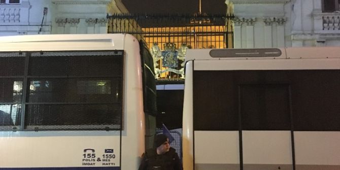 Hollanda Başkonsolosluğu Önünde Toplanan Kalabalık Dağıldı