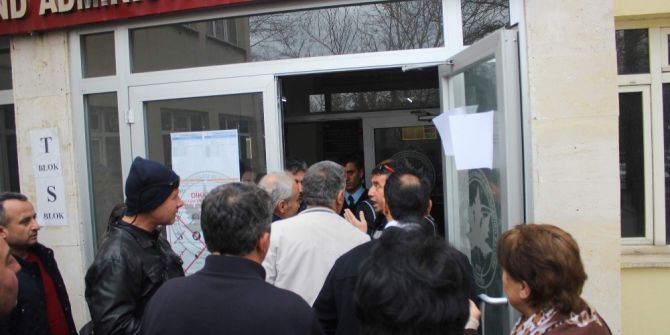 Sınava Geç Kaldılar, Kapıları Tekmelediler