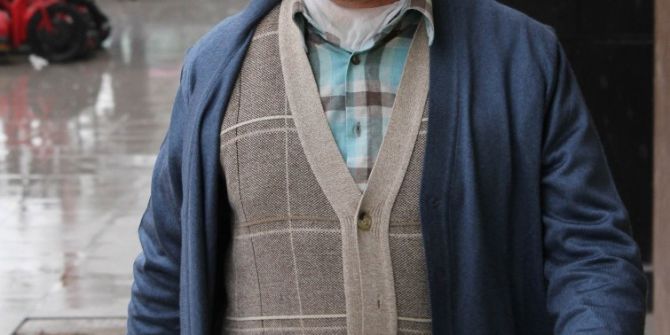 28 Yıldır Yüzündeki 40 Saçmayla Yaşıyor