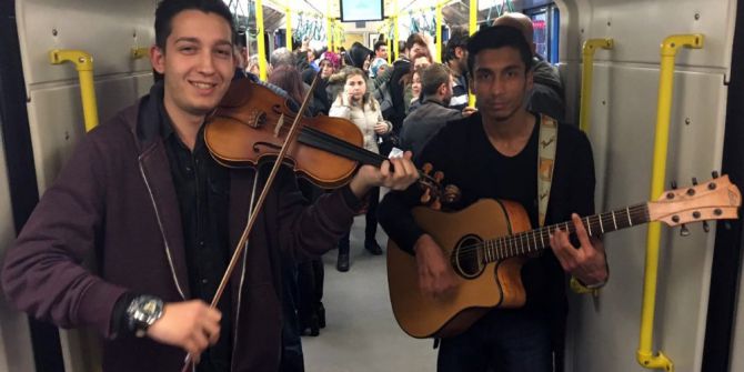 Bursa Metrosuyla Sınava Giden Öğrencilere Konser Sürprizi