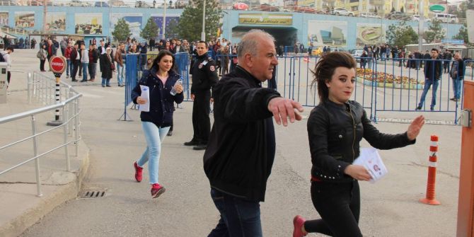 Koşarak Geldiler, 1 Dakika İle Giremediler