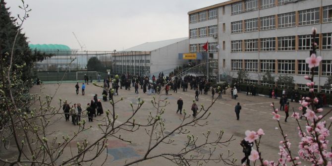 Oğlu Bir Dakika İle Sınavı Kaçıran Anne Görevliler İle Tartıştı