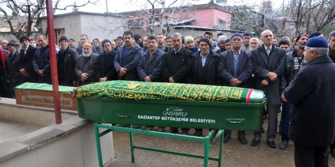 Sobadan Sızan Gazdan Zehirlenen Baba Oğul Yan Yana Defnedildi