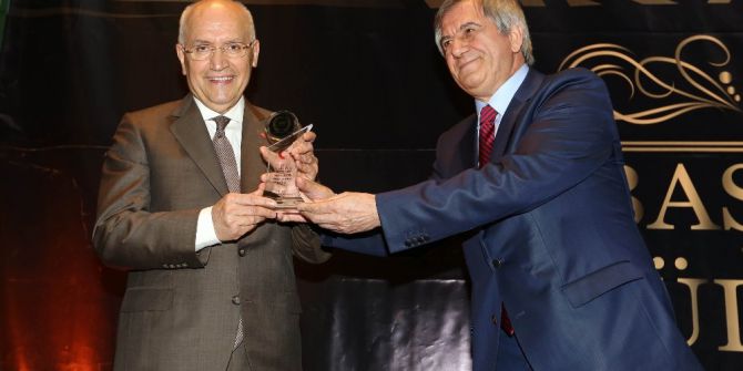 Başkon’dan Yenimahalle Belediye Başkanı Yaşar’a Ödül