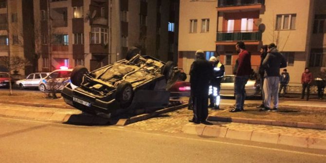 Hurdaya Dönen Aracın Sürücüsü, Kazayı Sıyrıklarla Atlattı