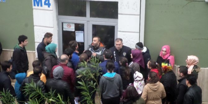 Sakarya’da Sınava Giremeyen Öğrenciler Yetkililerle Tartıştı