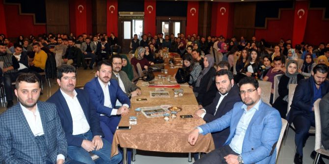 Ak Parti Gençlik Kolları Genel Başkanı Ecertaş Genç Kürsüye Konuk Oldu