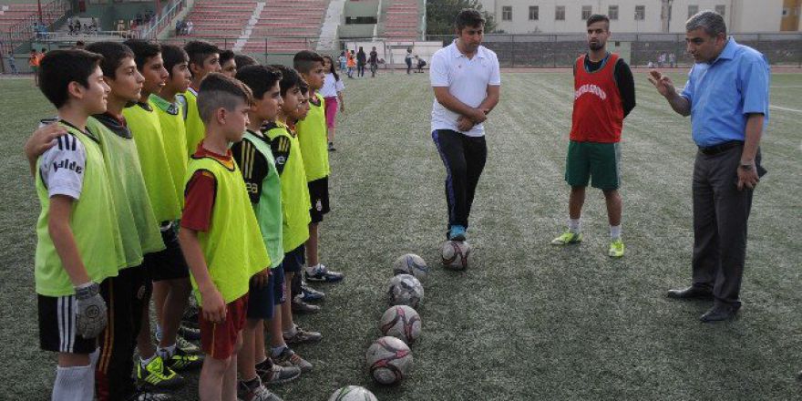 Cizreli Sporcular Futbol Şenliğine Davet Edildi