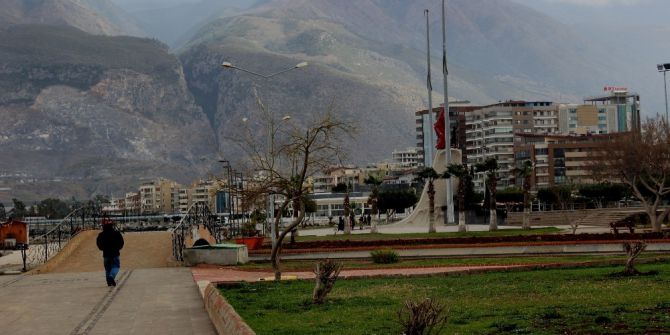 Fırtına İskenderun Sahilini De Issız Bıraktı