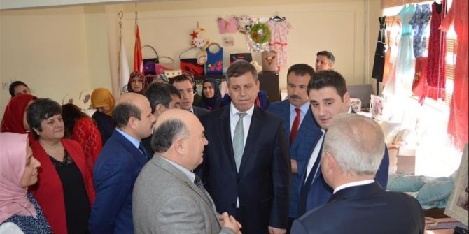 İvrindi’de Halk Eğitimi Merkezi 140 Kurs Açtı