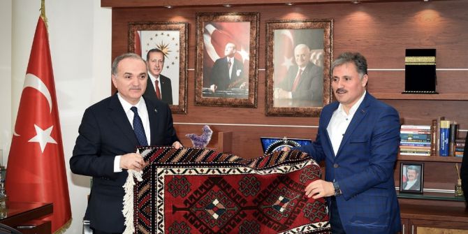 Bakan Özlü, Malatya Büyükşehir Belediyesini Ziyaret Etti