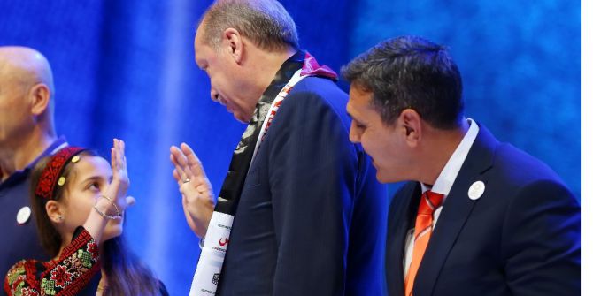 Cumhurbaşkanı Erdoğan Küçük Kıza "Rabia"yı Öğretti