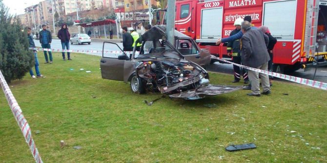 Malatya’da Otomobil Aydınlatma Direğine Çarptı: 1 Yaralı