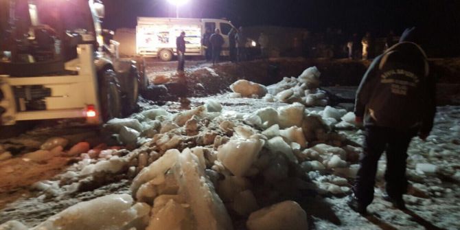 Van’da Buz Kaplı Dereye Düşen Çocuk Hayatını Kaybetti