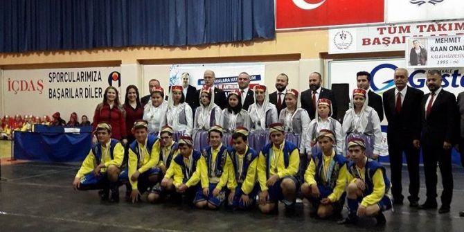 Halk Oyunları Ekibi Madalya İle Döndü