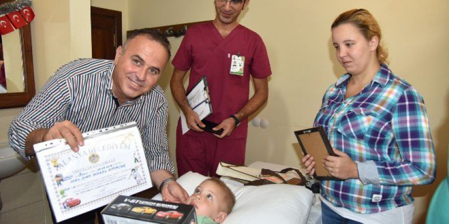 Sünnet Olan Çocuklar İlk Diplomalarını Aldı