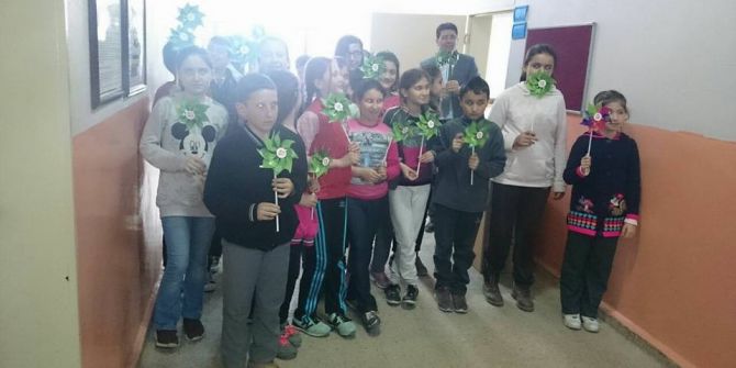 Öğrencilere Yenilenebilir Enerji Kaynakları Konulu Bilgilendirme Semineri