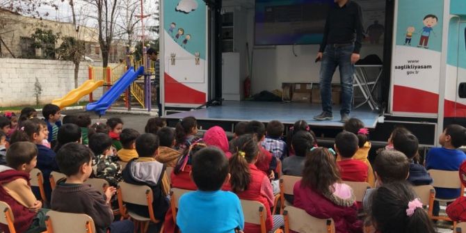 Minik Öğrenciler Sağlıklı Beslenme Uyarısı