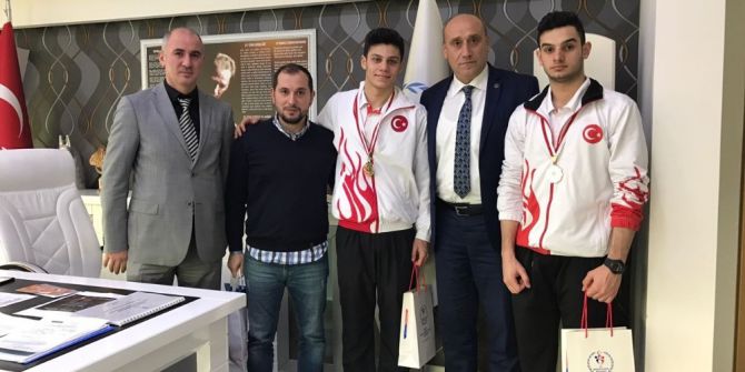 Trabzonlu Genç Yüzücülerden Gençler Türkiye Şampiyonası’nda Büyük Başarı