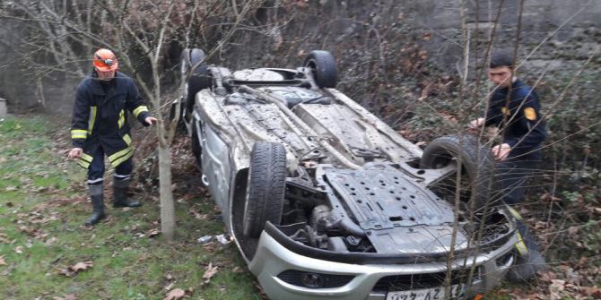 Otomobil Takla Attı: 2 Yaralı