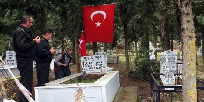 Salihli’de Komutanlar Şehit Ailelerinin Yanında