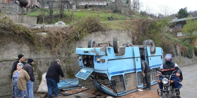 Zonguldak’ta Minibüs Takla Attı: 2 Yaralı