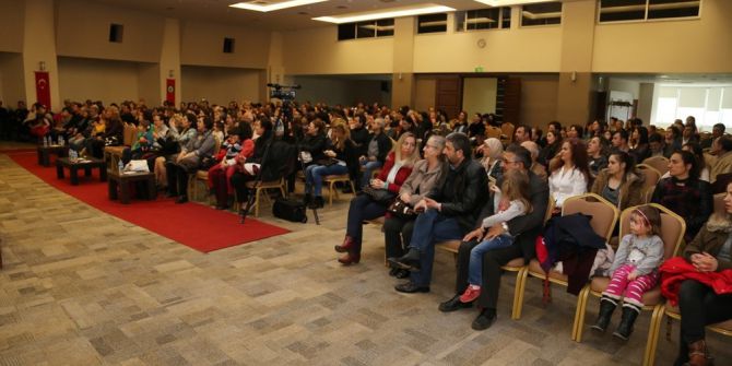 Minik Yüreklerden Ezgiler