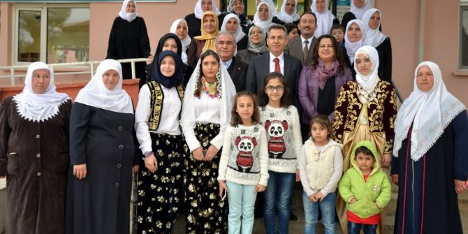 Vali Elban Ve Eşi Yeniköy’de Kadın Çiftçilerle Buluştu