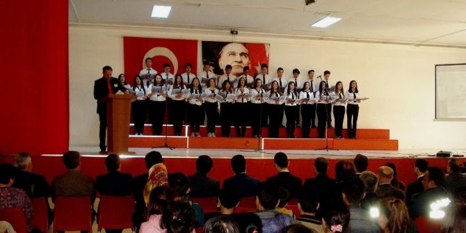 Sarıgöllü Öğrenciler Mehmet Akif’i Andı