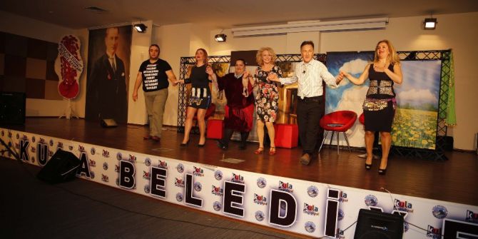 Kulalılar Yalçın Özden Tiyatrosuyla Güldü