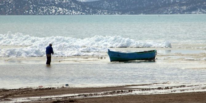 Beyşehir Gölü Kıyılarında Oluşan Buz Adaları Kartpostallık Görüntüler Oluşturdu