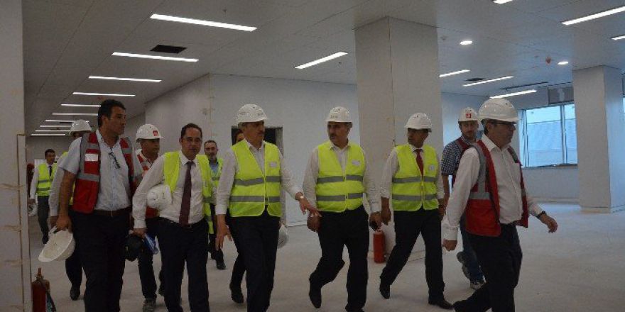 Müsteşar Yardımcısı Yeşilyurt, Mersin Şehir Hastanesi’nde İncelemelerde Bulundu