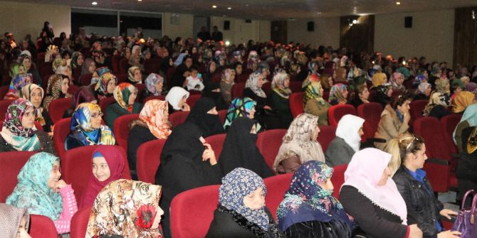 Van’da ‘8 Mart’ Konulu Konferans