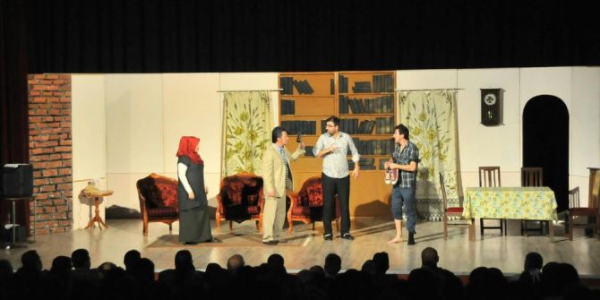 Akşehir’de “Karanlıkta Açan Çiçekler” İsimli Tiyatro Oyunu Sahnelendi