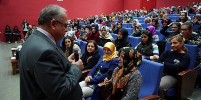 Başkan Kutlu, Deneyimlerini Üniversite Öğrencileriyle Paylaştı