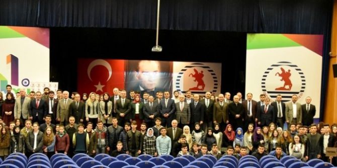 Liseli Ve Üniversiteliler El Ele Gönül Gönüle