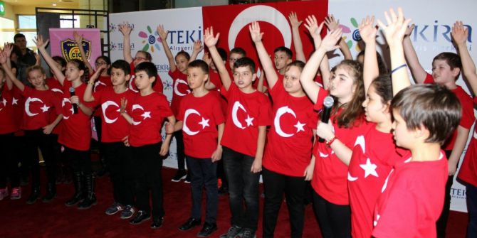 Öğrenciler Avm’yi İstiklal Marşı’yla İnletti